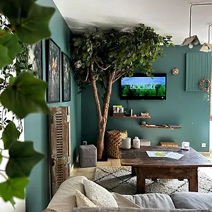  Hébergement de vacances La Cachette Enchantee France
